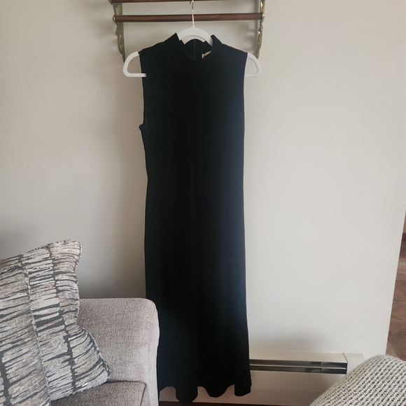 Long black, sleeveless velvet dress by Ronnie Nicole - Picture 2 of 2
